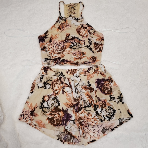 Sage Tops - FLORAL 2 PIECE CROP TOP WITH SHORTS